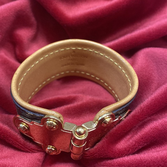 Louis Vuitton Monogram Save It Bracelet - Picture 2 of 5
